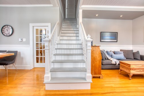 Escalier - 110 Rue Notre-Dame, Oka, QC 