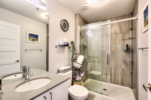 Salle de bains - 305-191 Av. Brock S., Montréal-Ouest, QC 