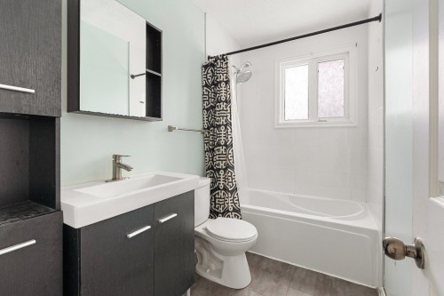 Salle de bains - 4328 Av. Des Fauvettes, Québec (Charlesbourg), QC 