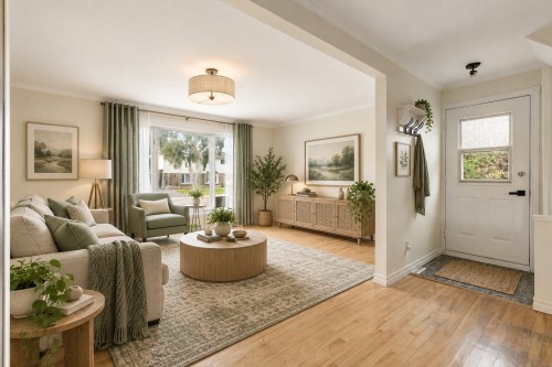 Salon - 4328 Av. Des Fauvettes, Québec (Charlesbourg), QC 