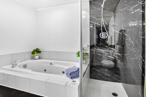 Salle de bains - 1205-1625 Av. Lincoln, Montréal (Ville-Marie), QC 