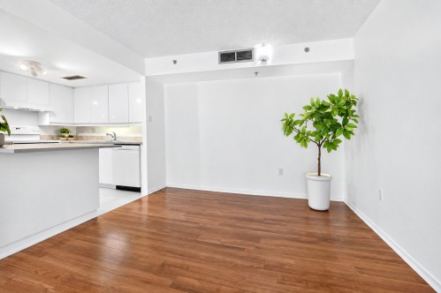 Salle à manger - 1205-1625 Av. Lincoln, Montréal (Ville-Marie), QC 