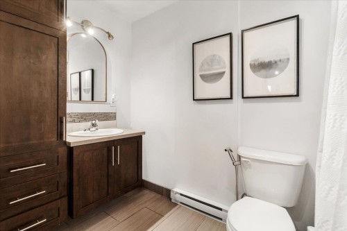 Bathroom - 661  - 663 Av. Alepin, Montréal (Lasalle), QC 
