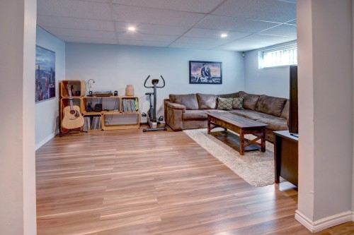 Salle familiale - 12 Rue Dumont, Blainville, QC 