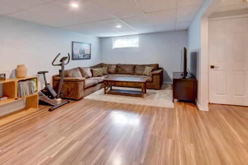Salle familiale - 12 Rue Dumont, Blainville, QC 