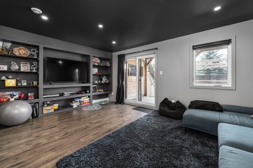 Game Room - 200 Rue Des Hirondelles, Saint-Eustache, QC 