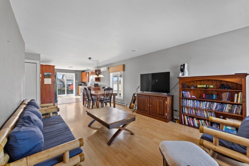 Salon - 818A  - 818C Boul. Le Bourg-Neuf, Repentigny (Le Gardeur), QC 