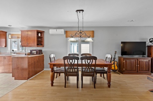 Salle à manger - 818A  - 818C Boul. Le Bourg-Neuf, Repentigny (Le Gardeur), QC 