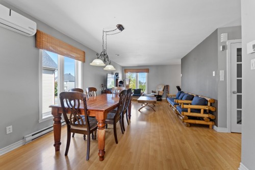 Salle à manger - 818A  - 818C Boul. Le Bourg-Neuf, Repentigny (Le Gardeur), QC 