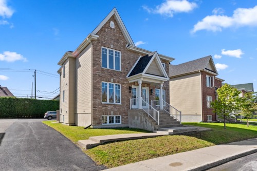Façade - 818A  - 818C Boul. Le Bourg-Neuf, Repentigny (Le Gardeur), QC 