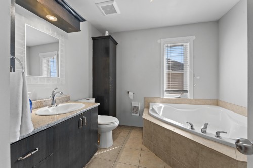 Salle de bains - 818A  - 818C Boul. Le Bourg-Neuf, Repentigny (Le Gardeur), QC 