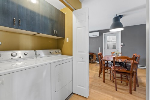 Salle de lavage - 818A  - 818C Boul. Le Bourg-Neuf, Repentigny (Le Gardeur), QC 