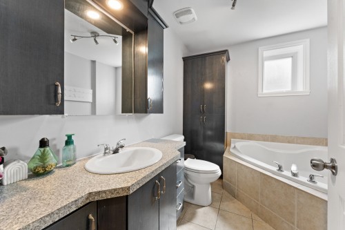 Salle de bains - 818A  - 818C Boul. Le Bourg-Neuf, Repentigny (Le Gardeur), QC 