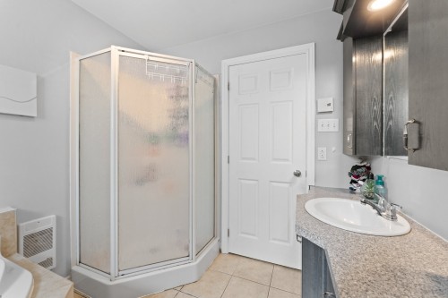 Salle de bains - 818A  - 818C Boul. Le Bourg-Neuf, Repentigny (Le Gardeur), QC 