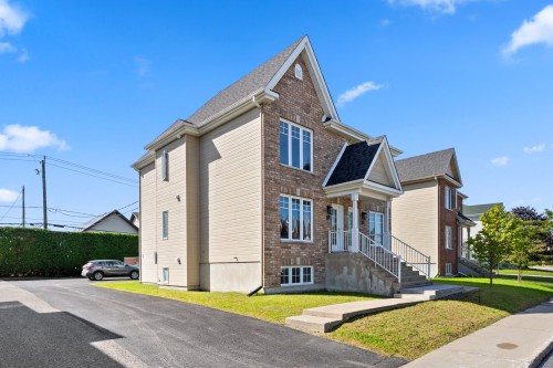 Extérieur - 818A  - 818C Boul. Le Bourg-Neuf, Repentigny (Le Gardeur), QC 
