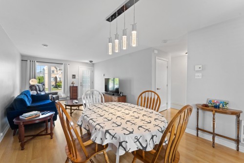 Salle à manger - 818A  - 818C Boul. Le Bourg-Neuf, Repentigny (Le Gardeur), QC 