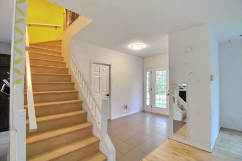 Mud Room - 2052 Rue Ted-Godon, Val-D'Or, QC 