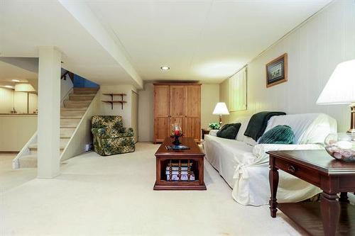 431 Queenston St, Winnipeg, MB 