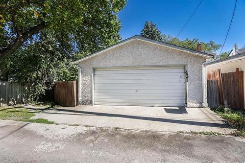 431 Queenston St, Winnipeg, MB 