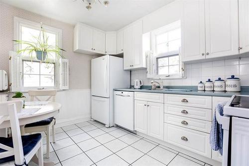 431 Queenston St, Winnipeg, MB 