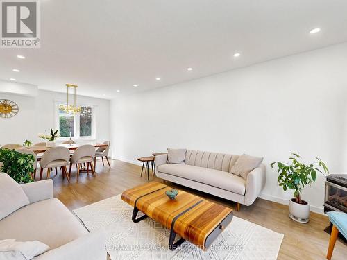 400 Handley Crescent, Newmarket, ON 