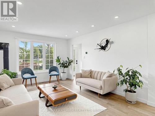 400 Handley Crescent, Newmarket, ON 