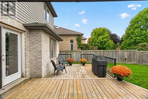 Large deck ideal for entertaining & gatherings - 121 Tanoak Drive, London North (North E), ON 