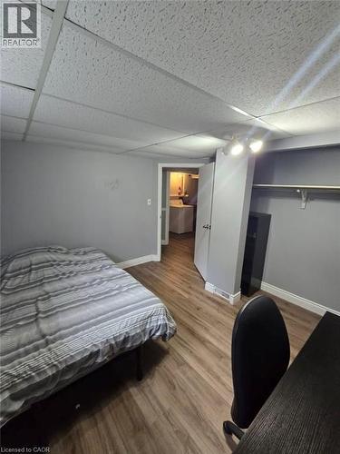 409 CASTLEGROVE Place Unit# Room 5 , London, Ontario N6G 1L1 2