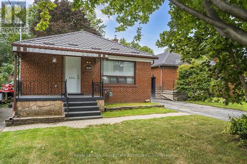 22 MAPLE AVENUE N  Mississauga, ON L5H 2S1