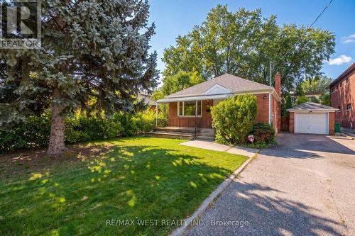 32 Pine Avenue N, Mississauga, ON 