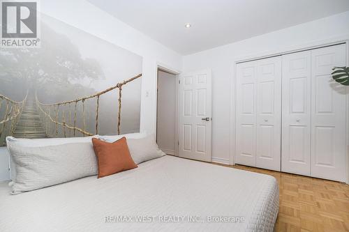 32 Pine Avenue N, Mississauga, ON 