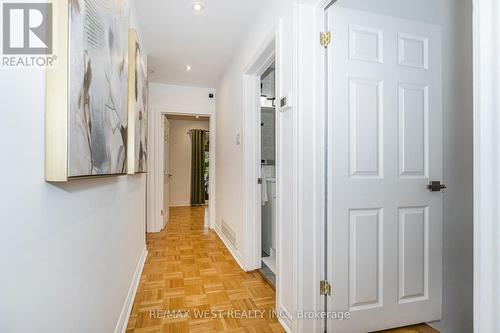 32 Pine Avenue N, Mississauga, ON 