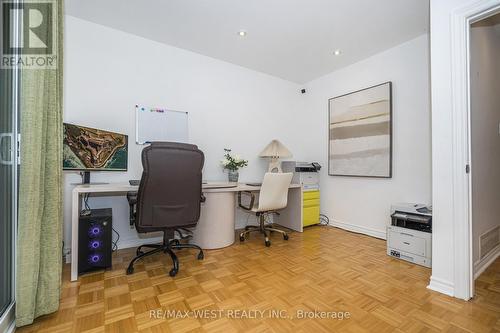 32 Pine Avenue N, Mississauga, ON 