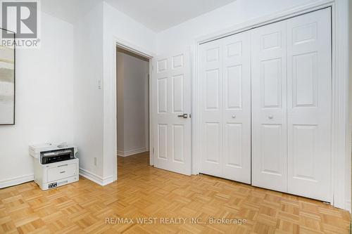 32 Pine Avenue N, Mississauga, ON 