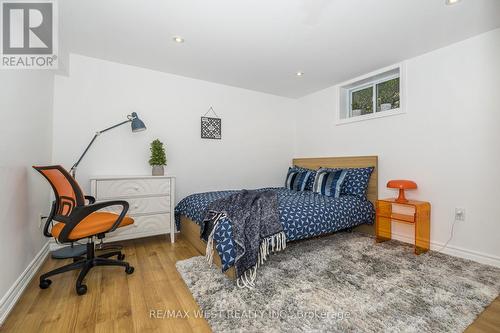 32 Pine Avenue N, Mississauga, ON 