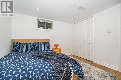 32 Pine Avenue N, Mississauga, ON 