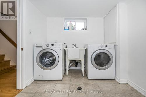 32 Pine Avenue N, Mississauga, ON 