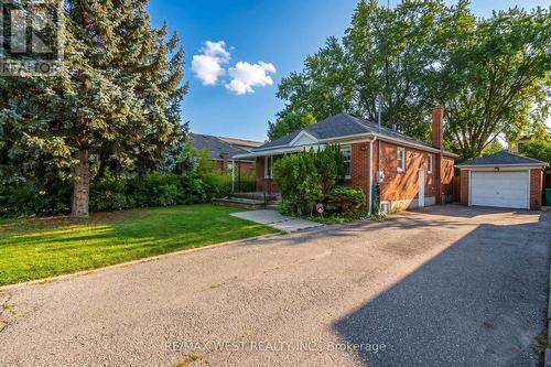 32 Pine Avenue N, Mississauga, ON 
