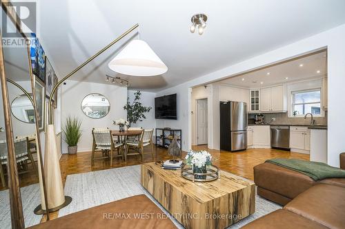 32 Pine Avenue N, Mississauga, ON 