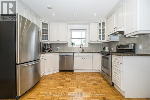 32 Pine Avenue N, Mississauga, ON 