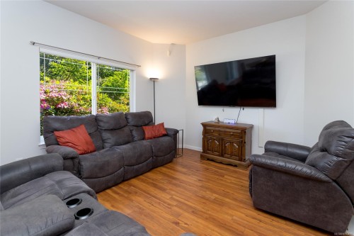 1963 Polo Park Crt, Central Saanich, BC 