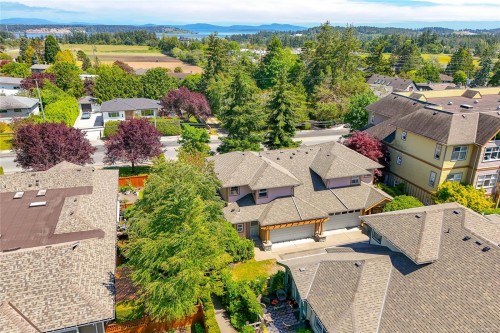 1963 Polo Park Crt, Central Saanich, BC 