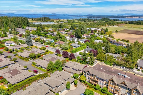 1963 Polo Park Crt, Central Saanich, BC 