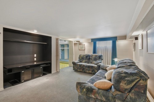 Salle familiale - 238  - 240 Rue Jeannette, Longueuil (Le Vieux-Longueuil), QC 