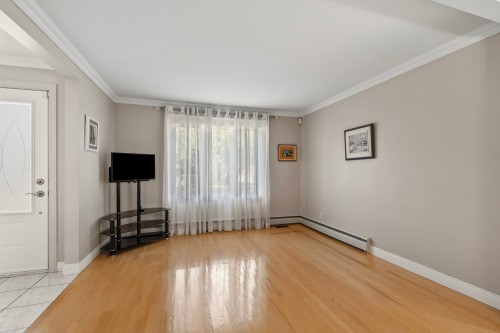 Salon - 238  - 240 Rue Jeannette, Longueuil (Le Vieux-Longueuil), QC 