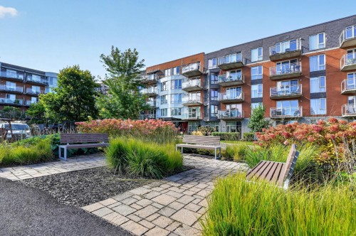 2210-8855 Boul. Leduc  Brossard, QC J4Y 0G3