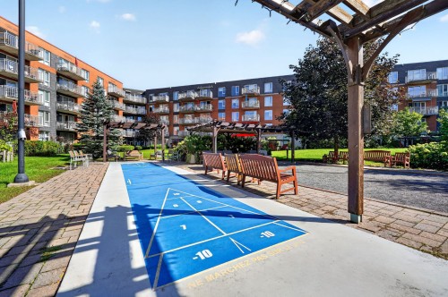 Cour - 2210-8855 Boul. Leduc, Brossard, QC 