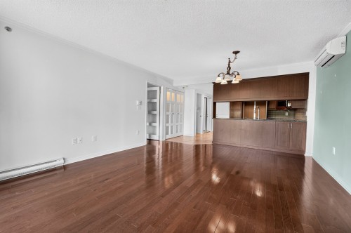 Salle à manger - 2210-8855 Boul. Leduc, Brossard, QC 