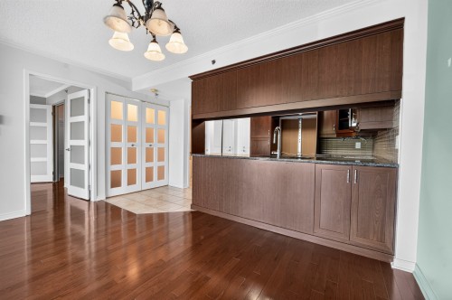Salle à manger - 2210-8855 Boul. Leduc, Brossard, QC 