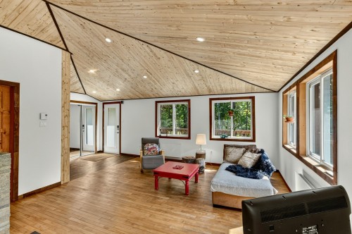 Living Room - 763 Rue Des Sapins, Saint-Hippolyte, QC 